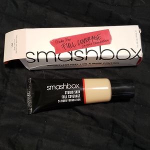 Smashbox studio skin 1.05. 24 hour foundation
